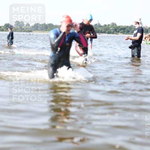 22.06.2025 - Viking Triathlon Michael Strokosch http://msf.ph/oto/8056545 22.06.2025 10:31:34 Schwimmen 3, 8, 98, 137, 158, 189, 311, 340, 350, 469, 613, 648 meine-sportfotos.de