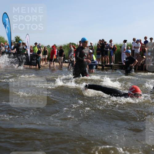 22.06.2025 - Viking Triathlon Michael Strokosch http://msf.ph/oto/8056552 22.06.2025 10:04:03 Schwimmen 54, 215, 220, 240, 242, 313, 315, 336, 370, 383, 433, 448, 614, 639, 657 meine-sportfotos.de