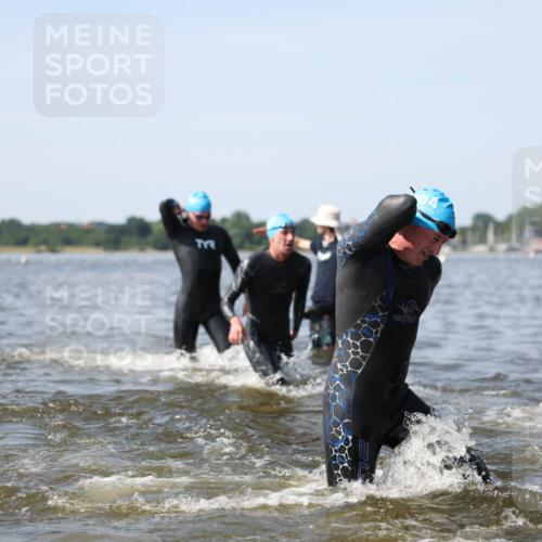 22.06.2025 - Viking Triathlon Michael Strokosch http://msf.ph/oto/8056570 22.06.2025 10:31:42 Schwimmen 98, 99, 124, 125, 137, 158, 189, 224, 340, 350, 507, 555, 613, 648 meine-sportfotos.de