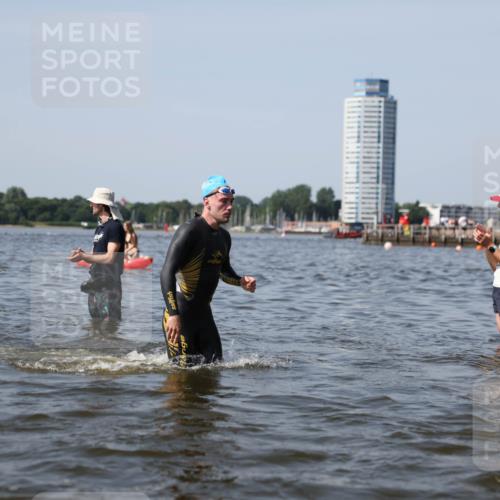 22.06.2025 - Viking Triathlon Michael Strokosch http://msf.ph/oto/8056625 22.06.2025 10:31:54 Schwimmen 63, 87, 99, 124, 125, 224, 435, 449, 488, 507, 555, 658 meine-sportfotos.de