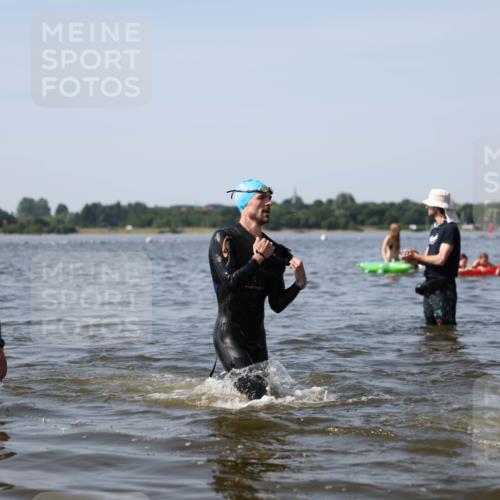 22.06.2025 - Viking Triathlon Michael Strokosch http://msf.ph/oto/8056693 22.06.2025 10:32:06 Schwimmen 63, 193, 207, 214, 226, 271, 449, 464, 488 meine-sportfotos.de