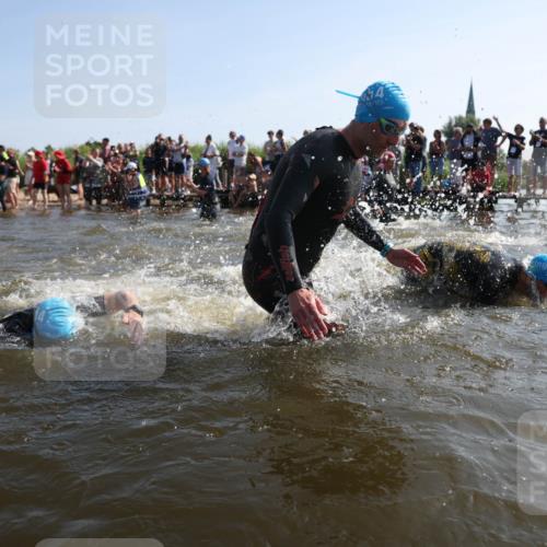 22.06.2025 - Viking Triathlon Michael Strokosch http://msf.ph/oto/8056694 22.06.2025 10:05:15 Schwimmen 57, 59, 61, 94, 138, 171, 172, 291, 346, 388, 389, 395, 418, 536, 627 meine-sportfotos.de