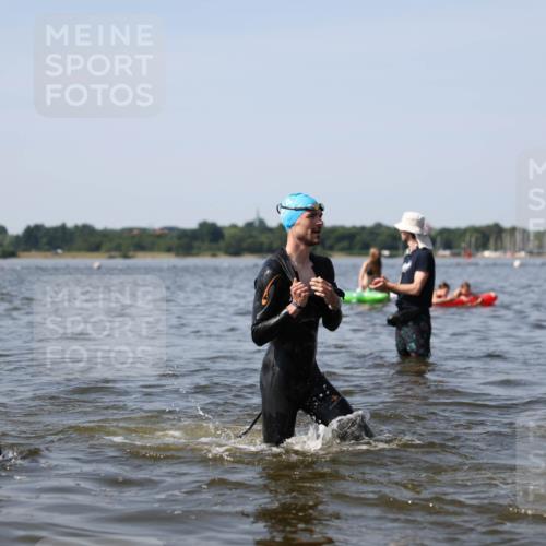 22.06.2025 - Viking Triathlon Michael Strokosch http://msf.ph/oto/8056697 22.06.2025 10:32:07 Schwimmen 63, 193, 207, 214, 226, 271, 449, 464, 488 meine-sportfotos.de