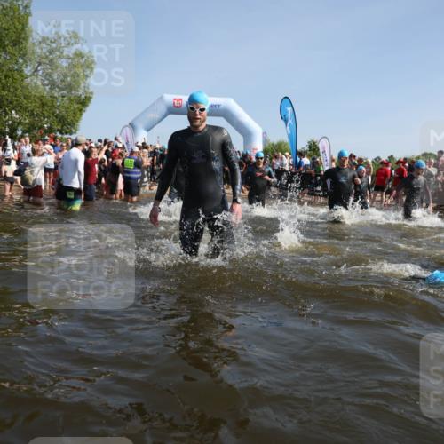 22.06.2025 - Viking Triathlon Michael Strokosch http://msf.ph/oto/8056702 22.06.2025 10:05:21 Schwimmen 57, 59, 61, 138, 171, 172, 228, 314, 346, 389, 418, 437, 536, 601, 655 meine-sportfotos.de