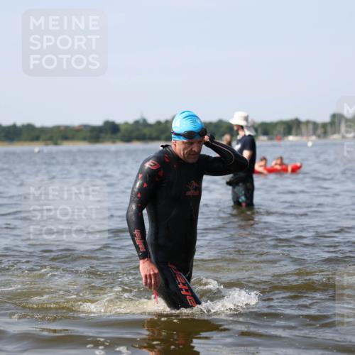 22.06.2025 - Viking Triathlon Michael Strokosch http://msf.ph/oto/8056706 22.06.2025 10:32:08 Schwimmen 63, 193, 207, 214, 226, 271, 449, 464, 488 meine-sportfotos.de
