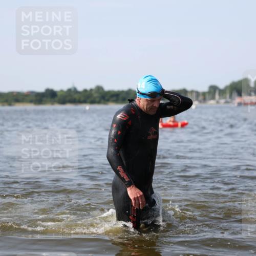 22.06.2025 - Viking Triathlon Michael Strokosch http://msf.ph/oto/8056708 22.06.2025 10:32:09 Schwimmen 63, 193, 207, 214, 226, 271, 449, 464, 488 meine-sportfotos.de