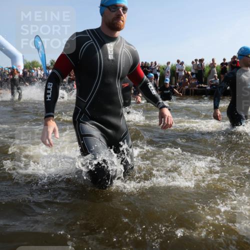 22.06.2025 - Viking Triathlon Michael Strokosch http://msf.ph/oto/8056717 22.06.2025 10:05:24 Schwimmen 57, 59, 61, 138, 150, 171, 172, 228, 314, 346, 389, 418, 437, 536, 601, 655 meine-sportfotos.de