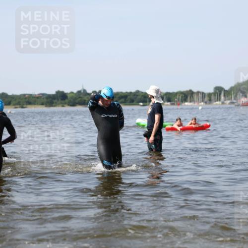 22.06.2025 - Viking Triathlon Michael Strokosch http://msf.ph/oto/8056724 22.06.2025 10:32:15 Schwimmen 53, 147, 173, 193, 207, 214, 226, 271, 461, 464, 488 meine-sportfotos.de