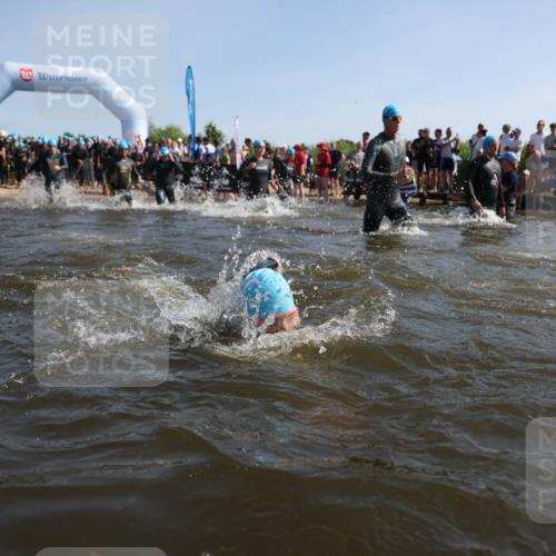 22.06.2025 - Viking Triathlon Michael Strokosch http://msf.ph/oto/8056753 22.06.2025 10:05:40 Schwimmen 22, 65, 83, 135, 194, 210, 361, 379, 439, 462, 511, 517, 553, 603, 653 meine-sportfotos.de