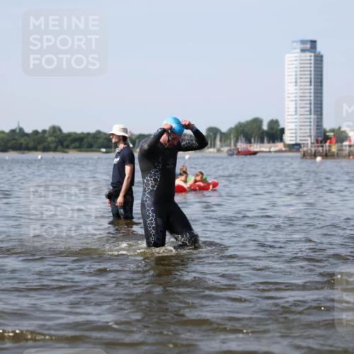 22.06.2025 - Viking Triathlon Michael Strokosch http://msf.ph/oto/8056756 22.06.2025 10:32:21 Schwimmen 53, 147, 170, 173, 207, 214, 461, 492 meine-sportfotos.de