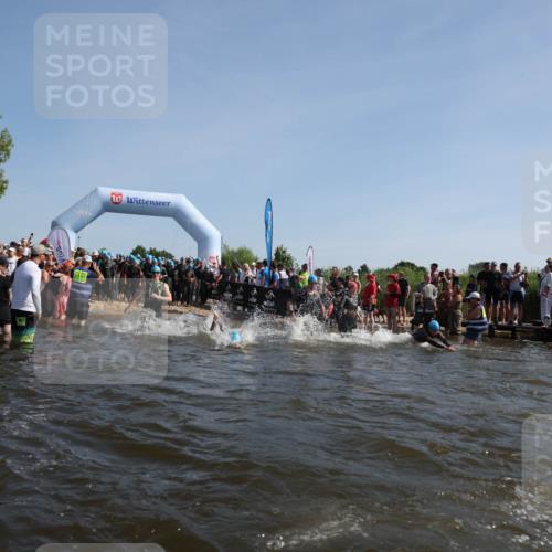 22.06.2025 - Viking Triathlon Michael Strokosch http://msf.ph/oto/8056775 22.06.2025 10:05:50 Schwimmen 68, 128, 135, 194, 211, 275, 379, 397, 441, 442, 465, 517, 530, 633, 653 meine-sportfotos.de