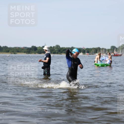 22.06.2025 - Viking Triathlon Michael Strokosch http://msf.ph/oto/8056813 22.06.2025 10:32:41 Schwimmen 80, 170, 208, 278, 554 meine-sportfotos.de