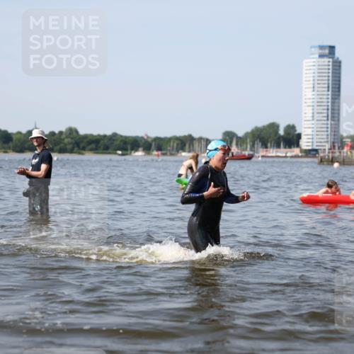 22.06.2025 - Viking Triathlon Michael Strokosch http://msf.ph/oto/8056815 22.06.2025 10:32:42 Schwimmen 80, 208, 278, 554 meine-sportfotos.de