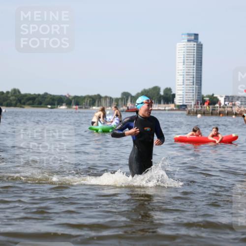 22.06.2025 - Viking Triathlon Michael Strokosch http://msf.ph/oto/8056818 22.06.2025 10:32:42 Schwimmen 80, 208, 278, 554 meine-sportfotos.de