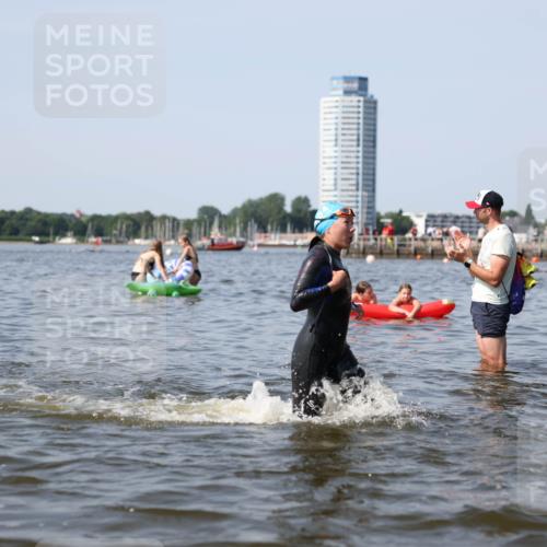 22.06.2025 - Viking Triathlon Michael Strokosch http://msf.ph/oto/8056819 22.06.2025 10:32:42 Schwimmen 80, 208, 278, 554 meine-sportfotos.de