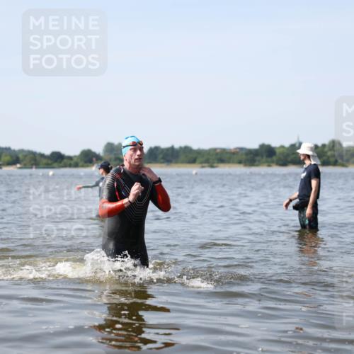 22.06.2025 - Viking Triathlon Michael Strokosch http://msf.ph/oto/8056826 22.06.2025 10:32:44 Schwimmen 80, 208, 278, 554 meine-sportfotos.de