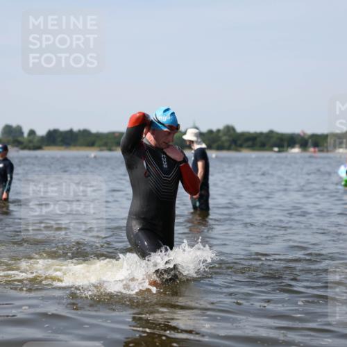 22.06.2025 - Viking Triathlon Michael Strokosch http://msf.ph/oto/8056832 22.06.2025 10:32:45 Schwimmen 80, 208, 278, 554 meine-sportfotos.de