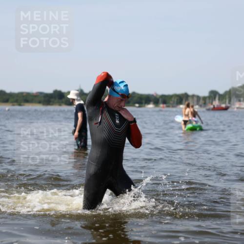 22.06.2025 - Viking Triathlon Michael Strokosch http://msf.ph/oto/8056835 22.06.2025 10:32:46 Schwimmen 80, 208, 278, 554 meine-sportfotos.de