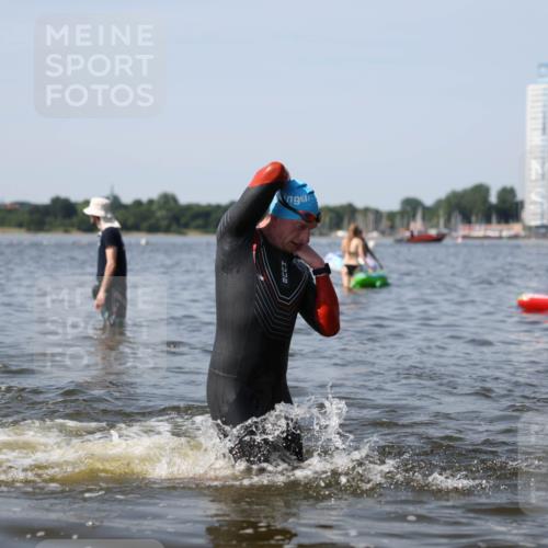 22.06.2025 - Viking Triathlon Michael Strokosch http://msf.ph/oto/8056837 22.06.2025 10:32:46 Schwimmen 80, 208, 278, 554 meine-sportfotos.de