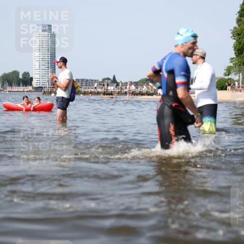 22.06.2025 - Viking Triathlon Michael Strokosch http://msf.ph/oto/8056890 22.06.2025 10:33:21 Schwimmen 28, 38, 300, 382, 387, 524, 608 meine-sportfotos.de