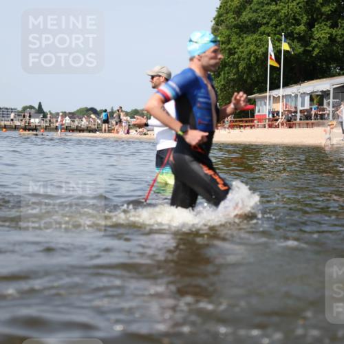 22.06.2025 - Viking Triathlon Michael Strokosch http://msf.ph/oto/8056892 22.06.2025 10:33:22 Schwimmen 28, 38, 300, 382, 387, 522, 524, 608 meine-sportfotos.de