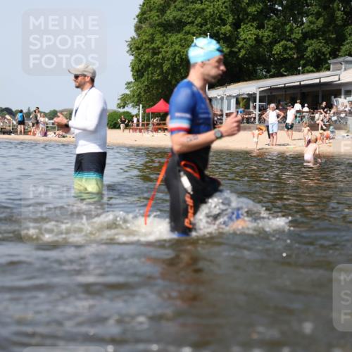 22.06.2025 - Viking Triathlon Michael Strokosch http://msf.ph/oto/8056894 22.06.2025 10:33:22 Schwimmen 28, 38, 300, 382, 387, 522, 524, 608 meine-sportfotos.de