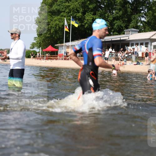 22.06.2025 - Viking Triathlon Michael Strokosch http://msf.ph/oto/8056896 22.06.2025 10:33:22 Schwimmen 28, 38, 300, 382, 387, 522, 524, 608 meine-sportfotos.de