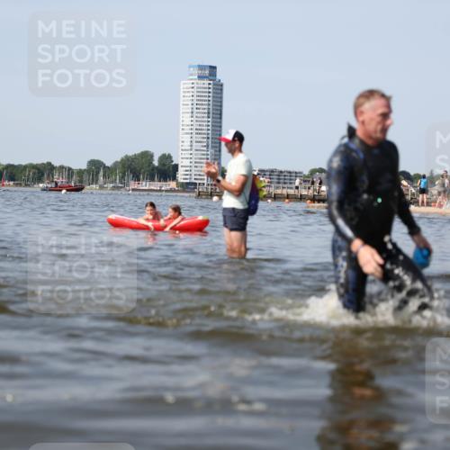 22.06.2025 - Viking Triathlon Michael Strokosch http://msf.ph/oto/8056904 22.06.2025 10:33:25 Schwimmen 28, 38, 300, 382, 387, 522, 524, 608 meine-sportfotos.de