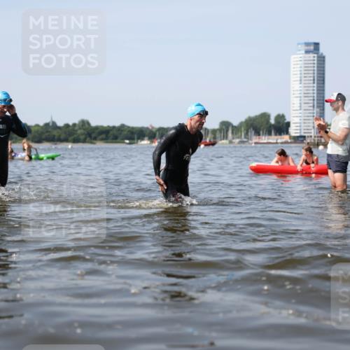 22.06.2025 - Viking Triathlon Michael Strokosch http://msf.ph/oto/8056912 22.06.2025 10:33:28 Schwimmen 28, 38, 300, 348, 382, 522, 524, 608 meine-sportfotos.de