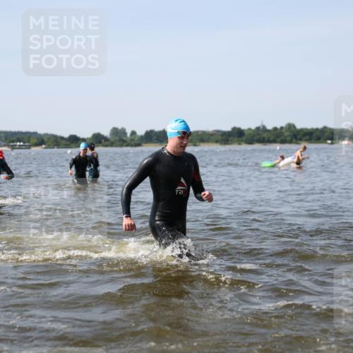 22.06.2025 - Viking Triathlon Michael Strokosch http://msf.ph/oto/8056955 22.06.2025 10:33:39 Schwimmen 5, 38, 149, 255, 304, 348, 382, 457, 522, 524 meine-sportfotos.de