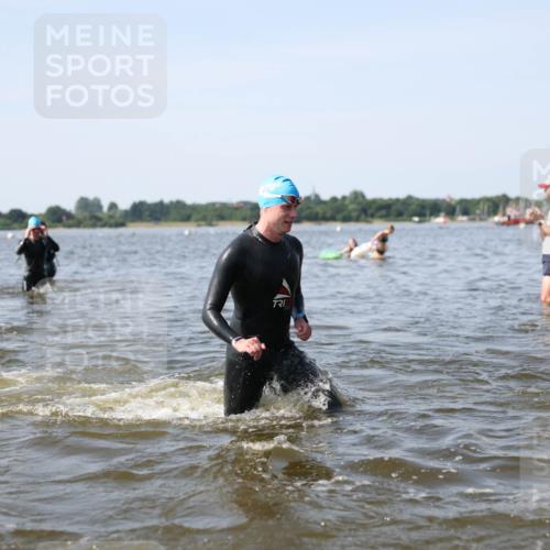 22.06.2025 - Viking Triathlon Michael Strokosch http://msf.ph/oto/8056957 22.06.2025 10:33:40 Schwimmen 5, 38, 50, 149, 242, 255, 304, 348, 382, 438, 457, 522 meine-sportfotos.de