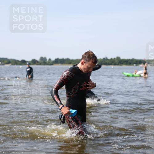 22.06.2025 - Viking Triathlon Michael Strokosch http://msf.ph/oto/8056981 22.06.2025 10:33:44 Schwimmen 5, 50, 149, 229, 242, 255, 304, 348, 349, 438, 457 meine-sportfotos.de