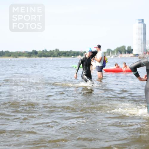 22.06.2025 - Viking Triathlon Michael Strokosch http://msf.ph/oto/8056995 22.06.2025 10:33:47 Schwimmen 5, 50, 75, 149, 184, 229, 242, 255, 304, 348, 349, 438, 457 meine-sportfotos.de