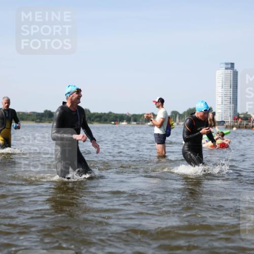 22.06.2025 - Viking Triathlon Michael Strokosch http://msf.ph/oto/8057035 22.06.2025 10:33:56 Schwimmen 50, 75, 149, 184, 229, 242, 349, 429, 438, 478, 532, 540 meine-sportfotos.de