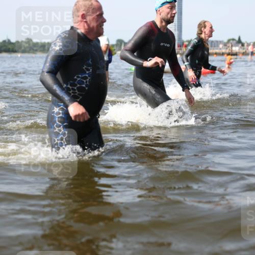 22.06.2025 - Viking Triathlon Michael Strokosch http://msf.ph/oto/8057069 22.06.2025 10:34:09 Schwimmen 46, 70, 294, 297, 429, 478, 527, 532, 540, 618, 635 meine-sportfotos.de