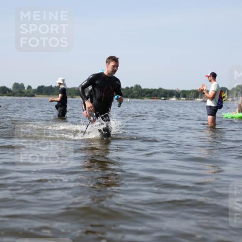22.06.2025 - Viking Triathlon Michael Strokosch http://msf.ph/oto/8057099 22.06.2025 10:34:17 Schwimmen 46, 70, 294, 297, 486, 520, 527, 618, 635 meine-sportfotos.de