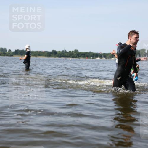 22.06.2025 - Viking Triathlon Michael Strokosch http://msf.ph/oto/8057106 22.06.2025 10:34:19 Schwimmen 46, 294, 297, 306, 430, 486, 520, 527, 618 meine-sportfotos.de