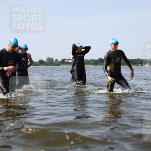 22.06.2025 - Viking Triathlon Michael Strokosch http://msf.ph/oto/8057140 22.06.2025 10:34:25 Schwimmen 294, 306, 366, 430, 486, 520, 527, 546 meine-sportfotos.de