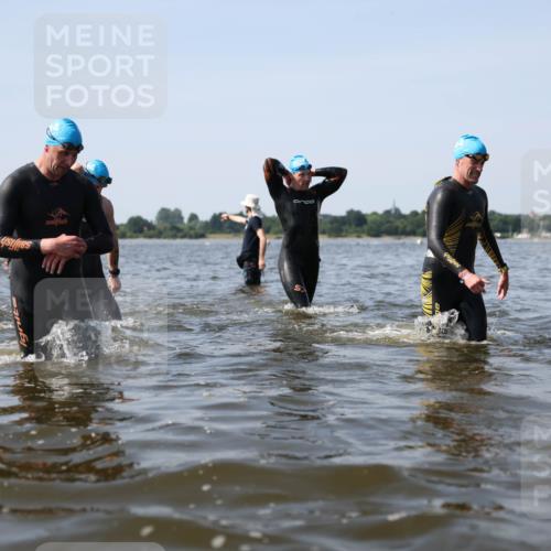 22.06.2025 - Viking Triathlon Michael Strokosch http://msf.ph/oto/8057143 22.06.2025 10:34:25 Schwimmen 294, 306, 366, 430, 486, 520, 527, 546 meine-sportfotos.de