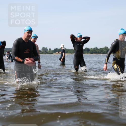 22.06.2025 - Viking Triathlon Michael Strokosch http://msf.ph/oto/8057145 22.06.2025 10:34:26 Schwimmen 294, 306, 366, 430, 486, 520, 527, 546 meine-sportfotos.de