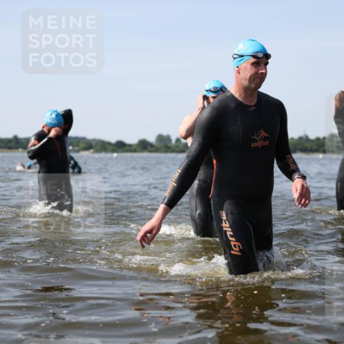 22.06.2025 - Viking Triathlon Michael Strokosch http://msf.ph/oto/8057151 22.06.2025 10:34:27 Schwimmen 294, 306, 341, 366, 430, 486, 520, 527, 546 meine-sportfotos.de