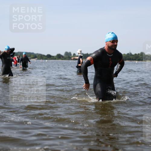 22.06.2025 - Viking Triathlon Michael Strokosch http://msf.ph/oto/8057162 22.06.2025 10:34:30 Schwimmen 247, 294, 306, 341, 366, 430, 486, 520, 546 meine-sportfotos.de