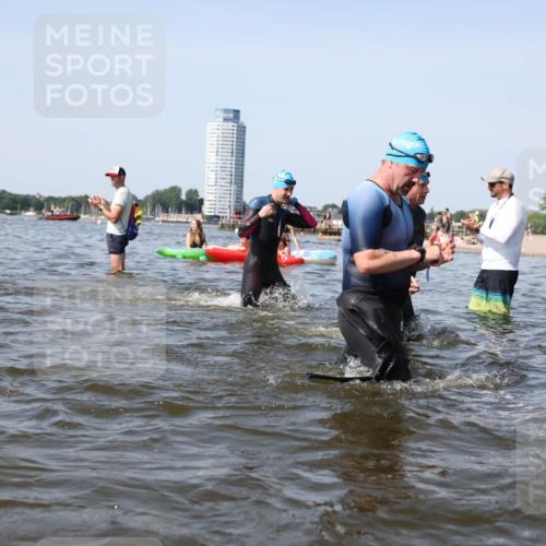 22.06.2025 - Viking Triathlon Michael Strokosch http://msf.ph/oto/8057222 22.06.2025 10:34:42 Schwimmen 77, 114, 161, 247, 284, 323, 341, 434, 546, 550 meine-sportfotos.de