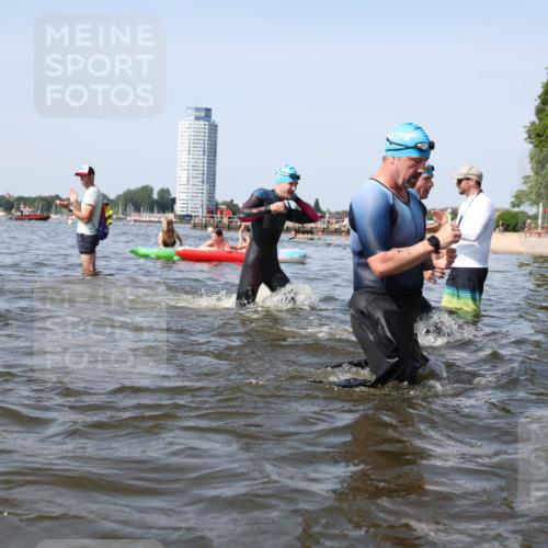 22.06.2025 - Viking Triathlon Michael Strokosch http://msf.ph/oto/8057224 22.06.2025 10:34:42 Schwimmen 77, 114, 161, 247, 284, 323, 341, 434, 546, 550 meine-sportfotos.de