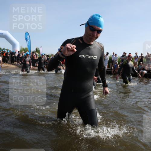 22.06.2025 - Viking Triathlon Michael Strokosch http://msf.ph/oto/8057225 22.06.2025 10:08:21 Schwimmen 37, 48, 69, 97, 133, 140, 222, 225, 364, 403, 406, 410, 499, 518, 638 meine-sportfotos.de