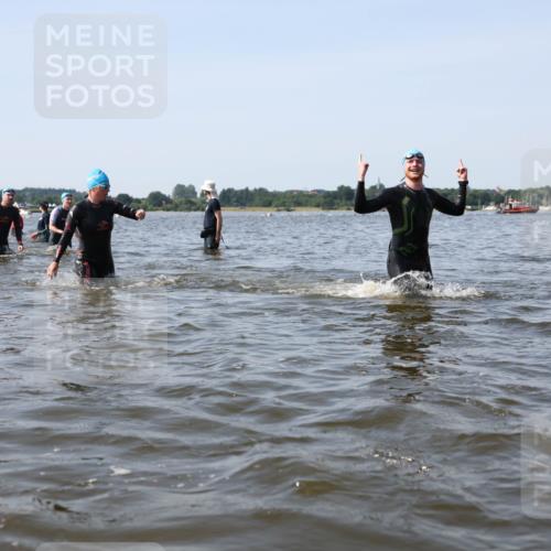22.06.2025 - Viking Triathlon Michael Strokosch http://msf.ph/oto/8057229 22.06.2025 10:34:44 Schwimmen 77, 114, 161, 247, 284, 323, 341, 434, 550 meine-sportfotos.de