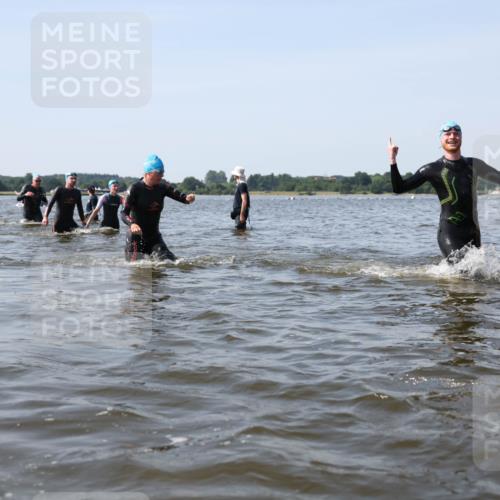 22.06.2025 - Viking Triathlon Michael Strokosch http://msf.ph/oto/8057232 22.06.2025 10:34:44 Schwimmen 77, 114, 161, 247, 284, 323, 341, 434, 550 meine-sportfotos.de