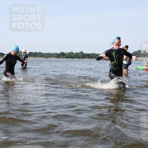 22.06.2025 - Viking Triathlon Michael Strokosch http://msf.ph/oto/8057240 22.06.2025 10:34:45 Schwimmen 17, 43, 77, 114, 161, 247, 284, 323, 341, 434, 550 meine-sportfotos.de