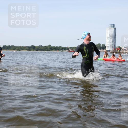 22.06.2025 - Viking Triathlon Michael Strokosch http://msf.ph/oto/8057242 22.06.2025 10:34:45 Schwimmen 17, 43, 77, 114, 161, 247, 284, 323, 341, 434, 550 meine-sportfotos.de
