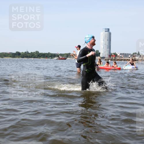 22.06.2025 - Viking Triathlon Michael Strokosch http://msf.ph/oto/8057244 22.06.2025 10:34:45 Schwimmen 17, 43, 77, 114, 161, 247, 284, 323, 341, 434, 550 meine-sportfotos.de